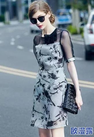 穿1毫米的裙子跳舞:探讨极限时尚对身体表达与社会认同的影响及其在当代文化中的意义 穿1毫米的裙子跳舞:探讨极限时尚对身体表达与社会认同的影响及其在当代文化中的意义