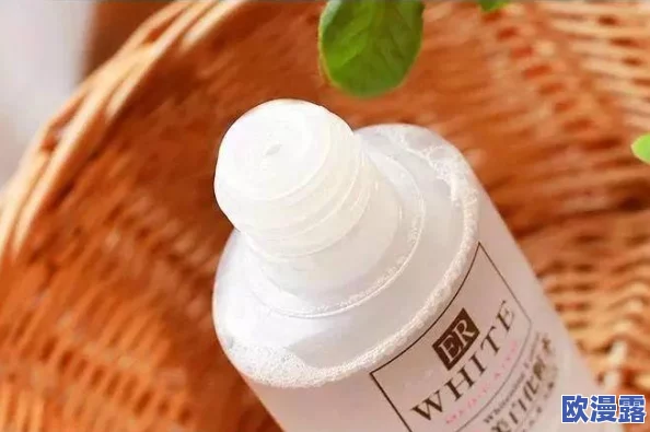 白丝脚上浓浓的精华液的预防方法：从护肤成分到日常护理，全面解析如何有效避免脚部皮肤问题