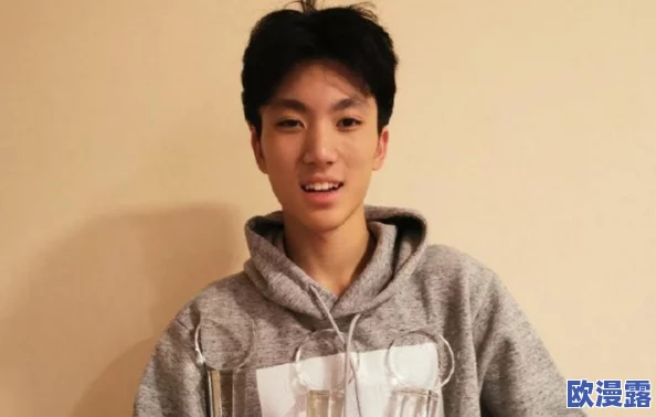 我儿媳妇叫方静我儿子叫何其翔，家庭聚会中他们分享了育儿经验与生活趣事，引发亲友热烈讨论